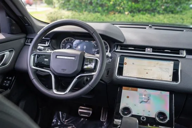 Land Rover Range Rover Velar photo 27