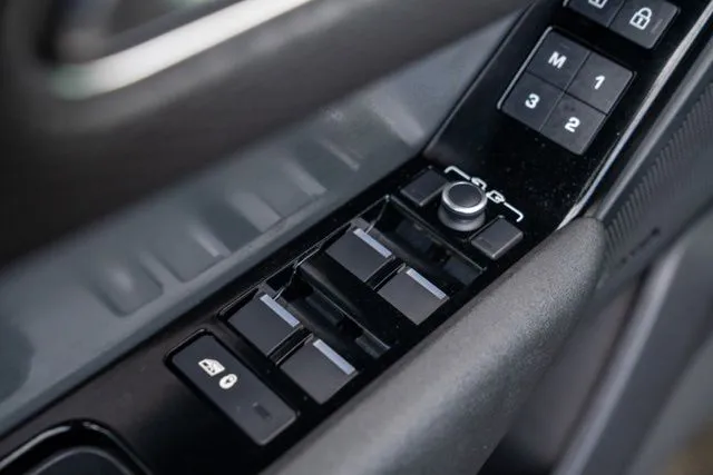 Land Rover Range Rover Velar photo 47