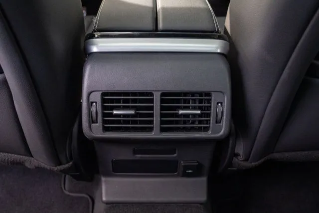 Land Rover Range Rover Velar photo 44