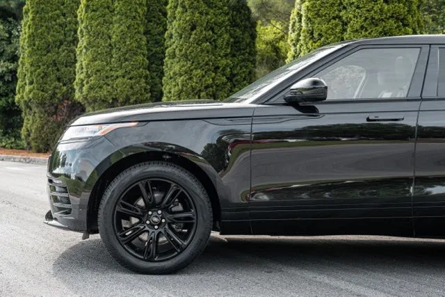 Land Rover Range Rover Velar photo 9
