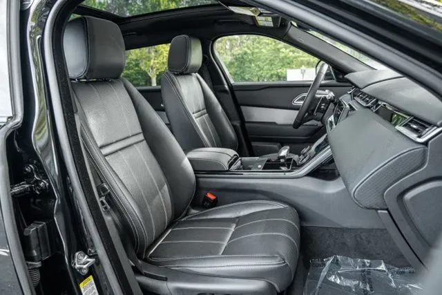 Land Rover Range Rover Velar photo 39