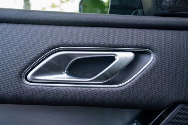 Land Rover Range Rover Velar photo 46