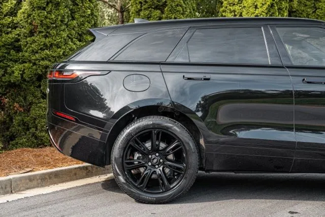 Land Rover Range Rover Velar photo 12