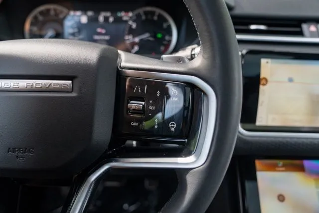 Land Rover Range Rover Velar photo 31