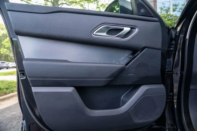 Land Rover Range Rover Velar photo 45