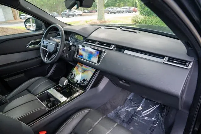 Land Rover Range Rover Velar photo 26