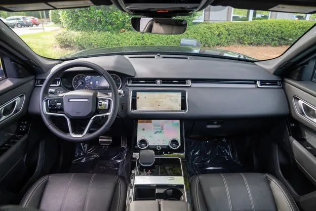 Land Rover Range Rover Velar photo 25