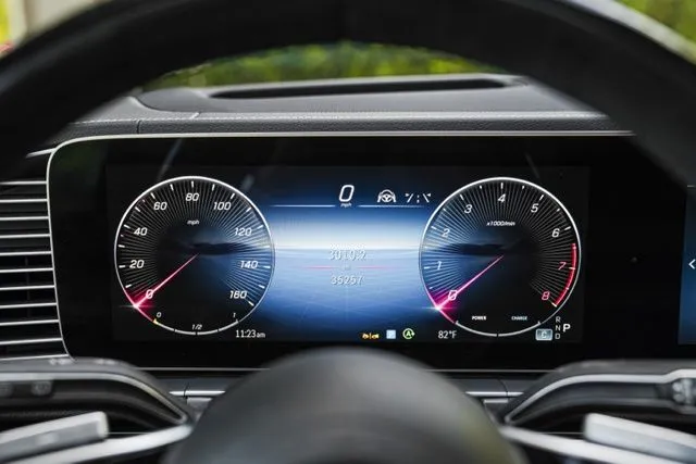 Mercedes-Benz GLS photo 32