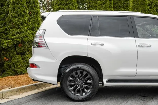 Lexus GX photo 13