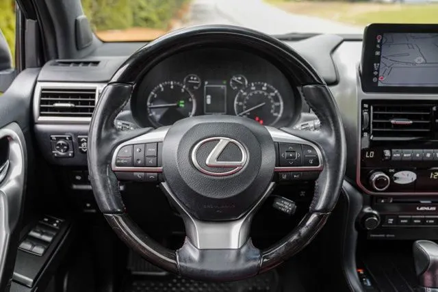 Lexus GX photo 30