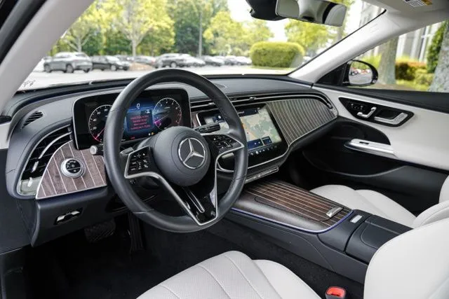 Mercedes-Benz E-Class photo 22