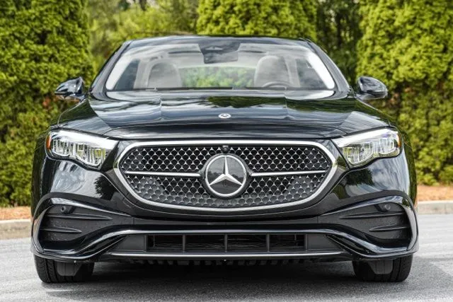 Mercedes-Benz E-Class photo 18