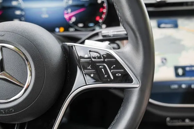 Mercedes-Benz E-Class photo 30