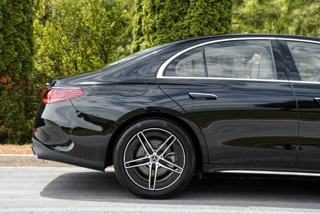 Mercedes-Benz E-Class photo 12