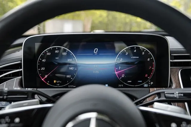 Mercedes-Benz E-Class photo 31
