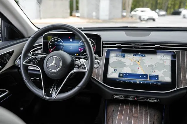 Mercedes-Benz E-Class photo 25
