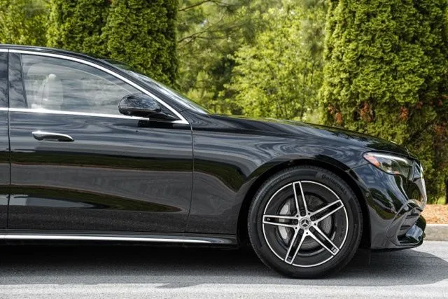 Mercedes-Benz E-Class photo 13