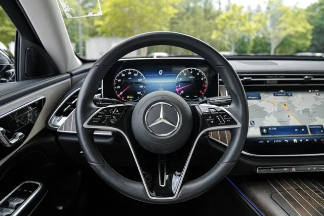Mercedes-Benz E-Class photo 28