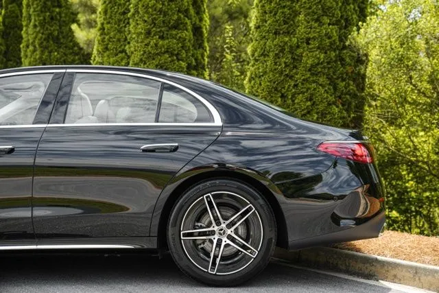 Mercedes-Benz E-Class photo 10