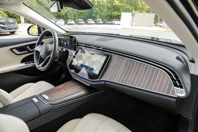 Mercedes-Benz E-Class photo 24
