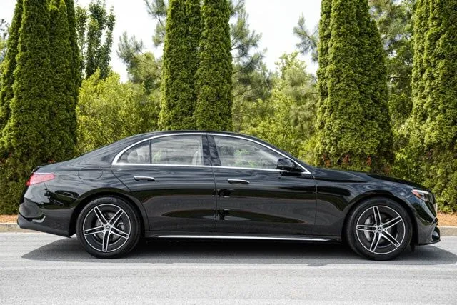 Mercedes-Benz E-Class photo 11