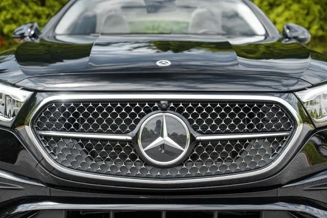 Mercedes-Benz E-Class photo 17