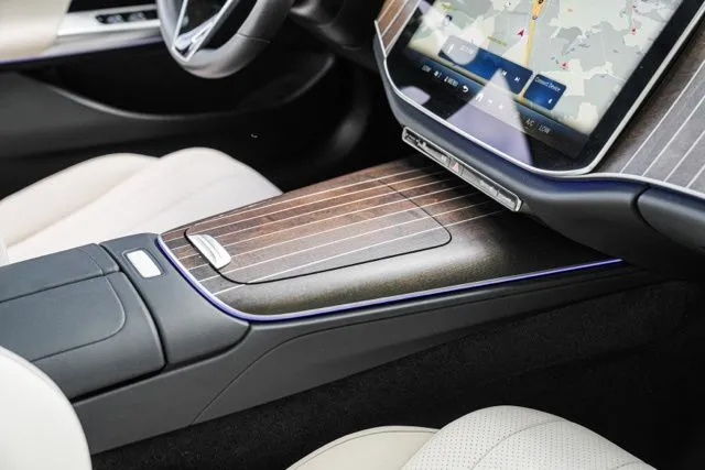 Mercedes-Benz E-Class photo 38