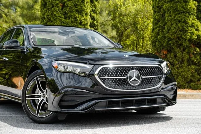 Mercedes-Benz E-Class photo 6