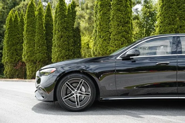 Mercedes-Benz E-Class photo 9