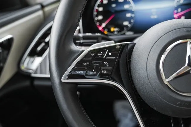 Mercedes-Benz E-Class photo 29