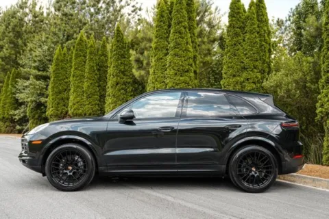 More photos of 2023 Porsche Cayenne Platinum Edition at Gravity Autos Duluth, GA