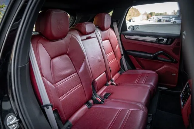 2022 Porsche Cayenne Platinum Edition - Photo 40