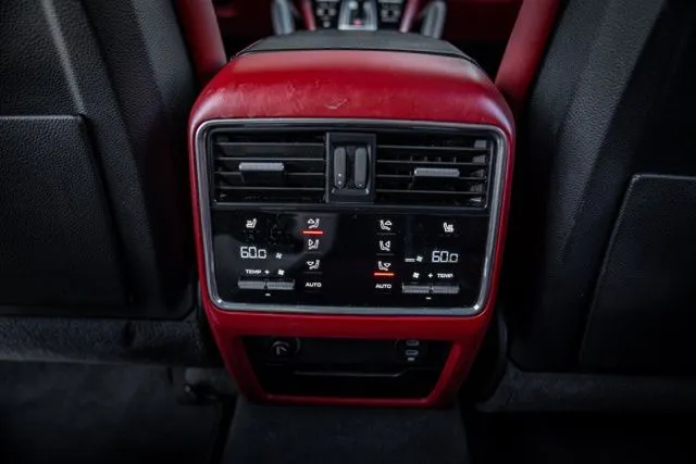 2022 Porsche Cayenne Platinum Edition - Photo 43
