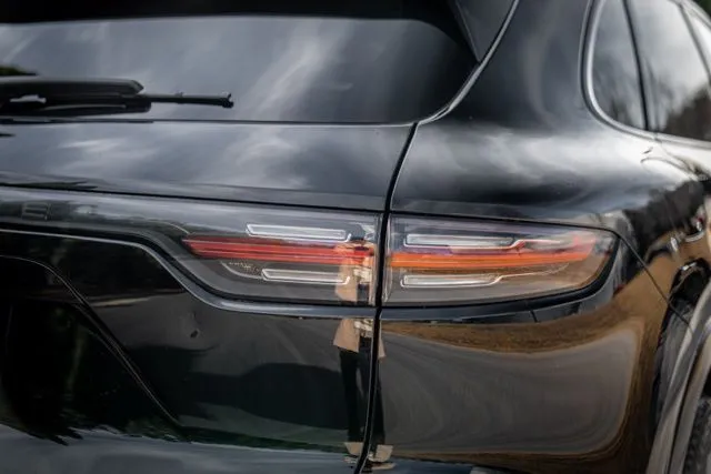 2022 Porsche Cayenne Platinum Edition - Photo 18