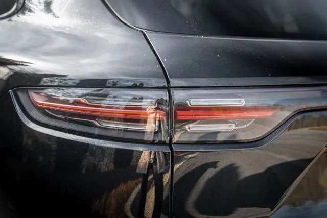 2022 Porsche Cayenne Platinum Edition - Photo 17
