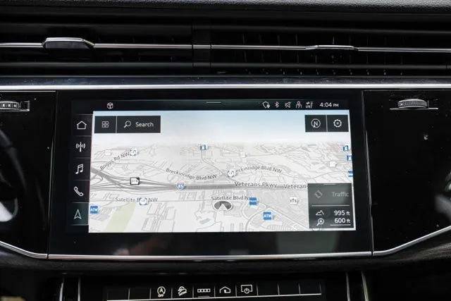 Audi Q8 photo 32