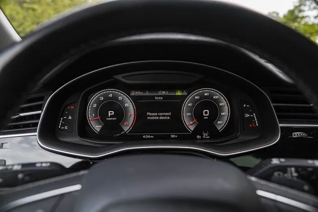 Audi Q8 photo 31