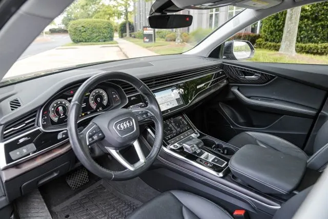 Audi Q8 photo 23