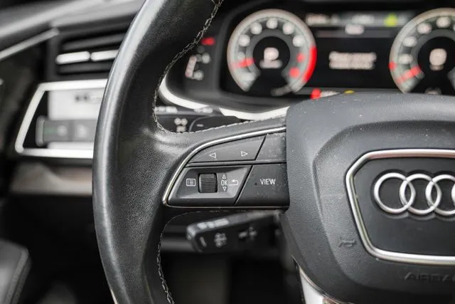 Audi Q8 photo 29