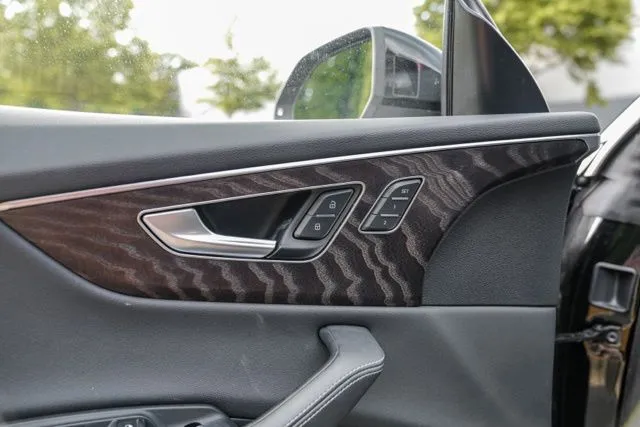 Audi Q8 photo 44