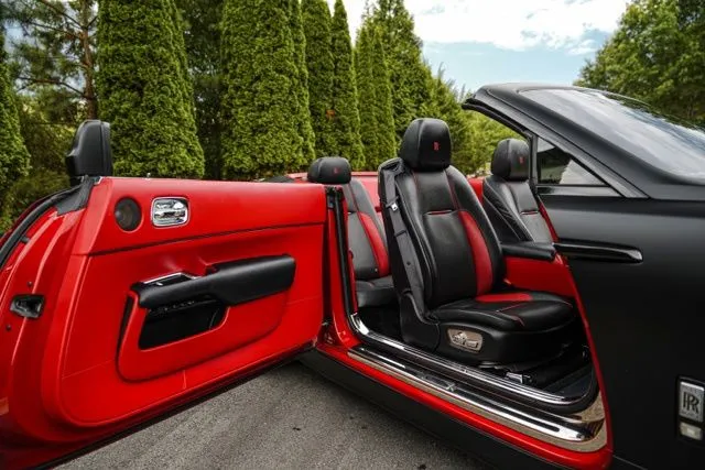 Rolls-Royce Dawn photo 27