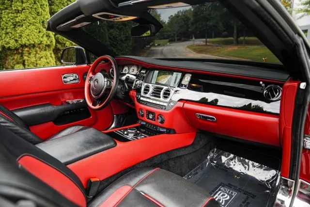 Rolls-Royce Dawn photo 30