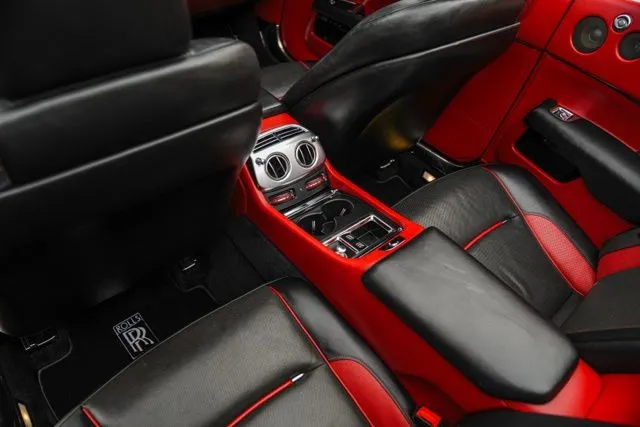 Rolls-Royce Dawn photo 48