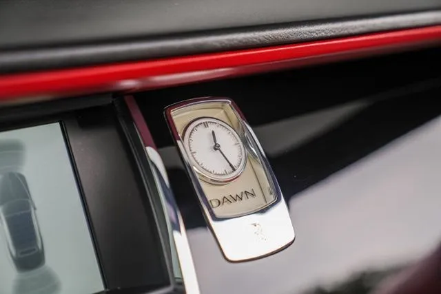 Rolls-Royce Dawn photo 40