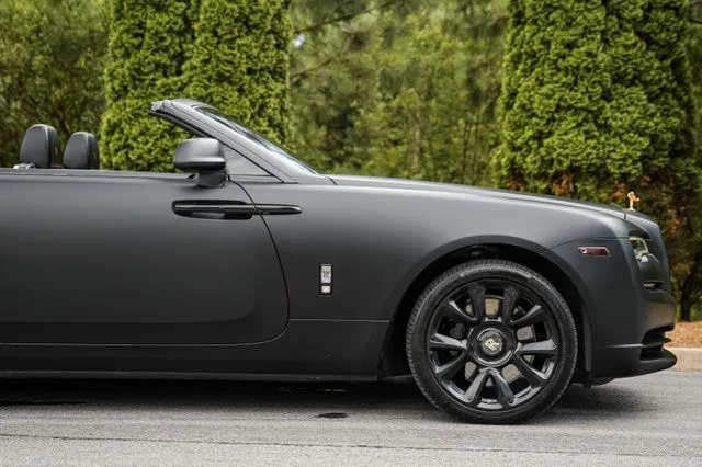 Rolls-Royce Dawn photo 21