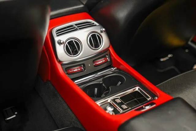 Rolls-Royce Dawn photo 47