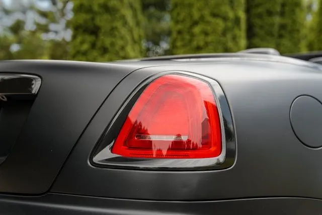 Rolls-Royce Dawn photo 25