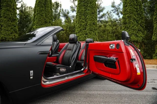 Rolls-Royce Dawn photo 26