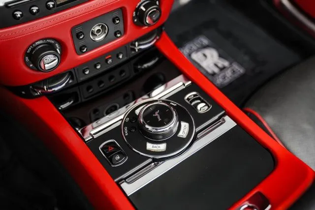Rolls-Royce Dawn photo 39