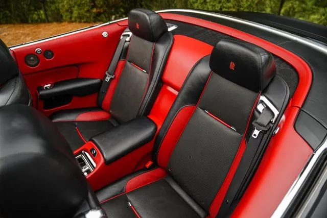 Rolls-Royce Dawn photo 44